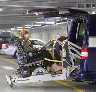 adaptation d'un véhicule pour une conduite en fauteuil roulant