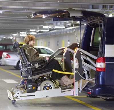 adaptation d'un véhicule pour une conduite en fauteuil roulant
